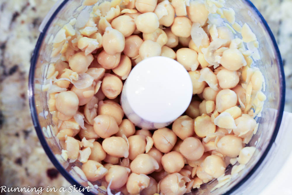 Pistachio Hummus - a delicous twist on humus! Perfect for a dip or sandwich/ Running in a Skirt