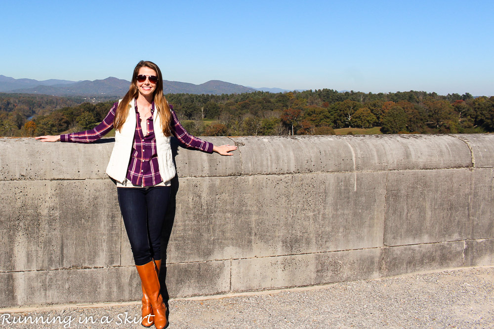 Perfect fall look---> jeans, riding boots, plaid shirt and puffer vest! Pictures at the Biltmore Estate! / Running in a Skirt
